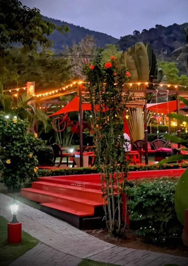 Red Moon Hideaway Hotel Ко Чанг Екстериор снимка