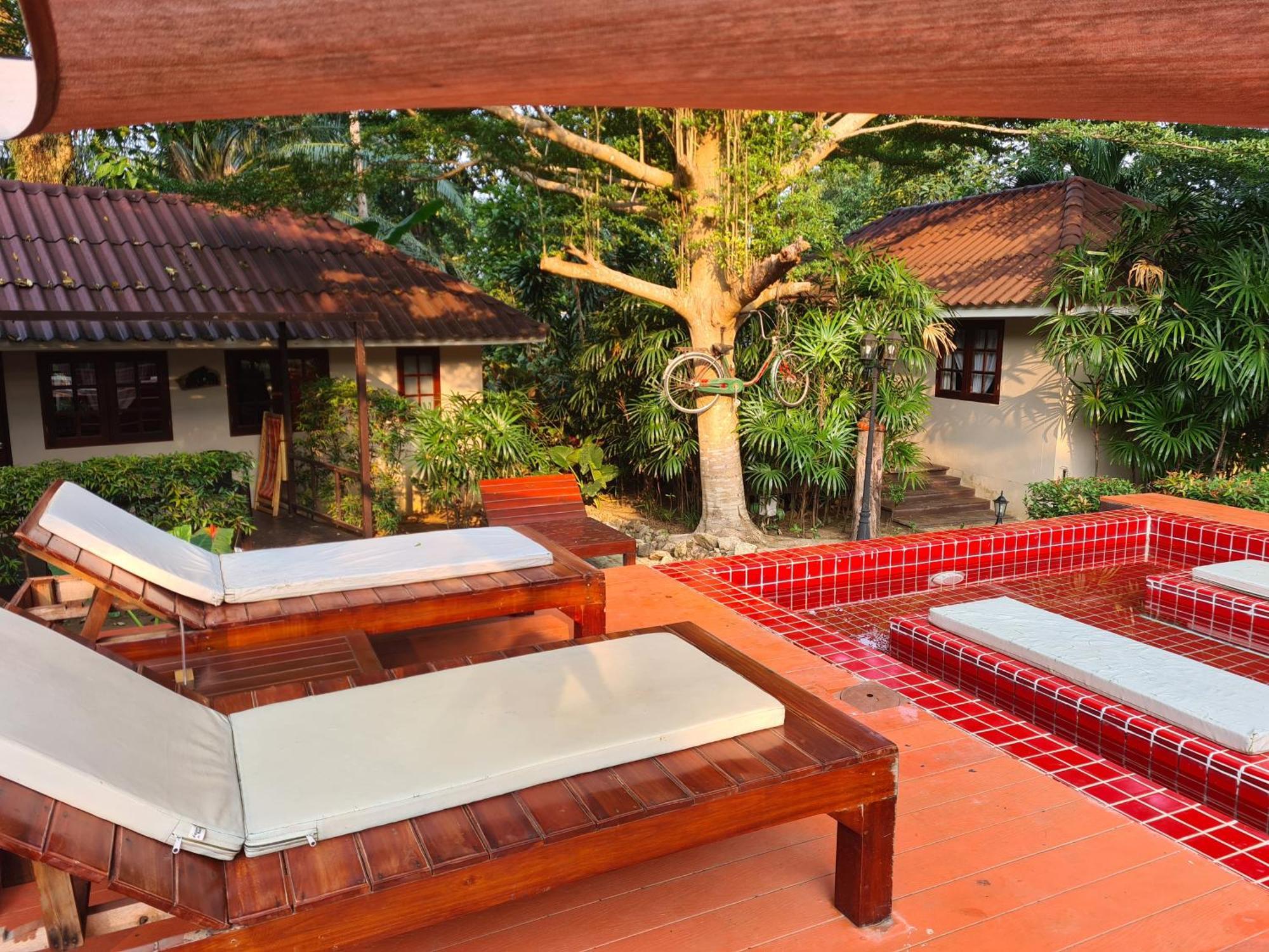 Red Moon Hideaway Hotel Ко Чанг Екстериор снимка